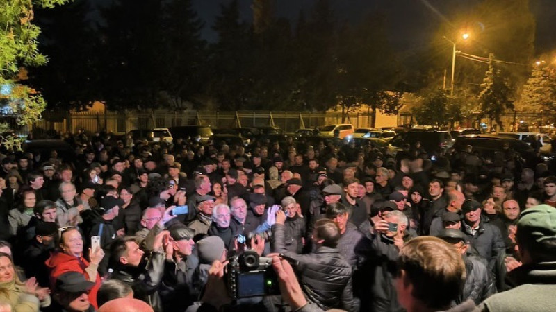 Protesters at the square near the presidential administration in Sukhumi. ©️ instagram/newsabkhazia